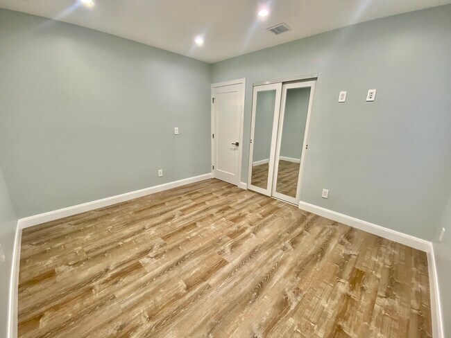 Building Photo - 1608 W Clark Ave
