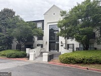 Building Photo - 4313 Pine Heights Dr NE