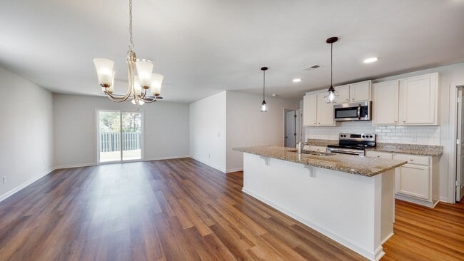 Building Photo - 5 Bedrooms, 3 Bathrooms in Richmond Hill P...