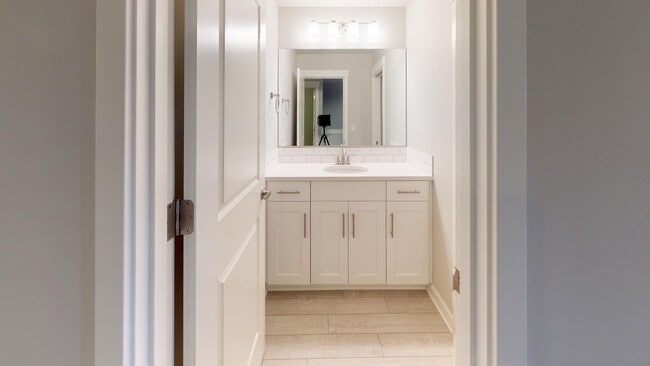 Building Photo - Sonny Estates: Stylish Floor-Plan, Easy Commute To Nike & Intel, Central Air, Small Dog w/ Pet Re...