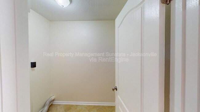 Building Photo - 630 Glendale Ln