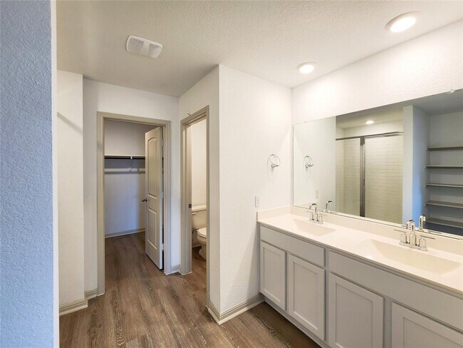 Building Photo - 205 Sweetwater Crk Ln