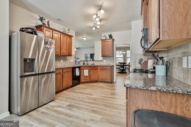 Building Photo - 205 Inverness Ave