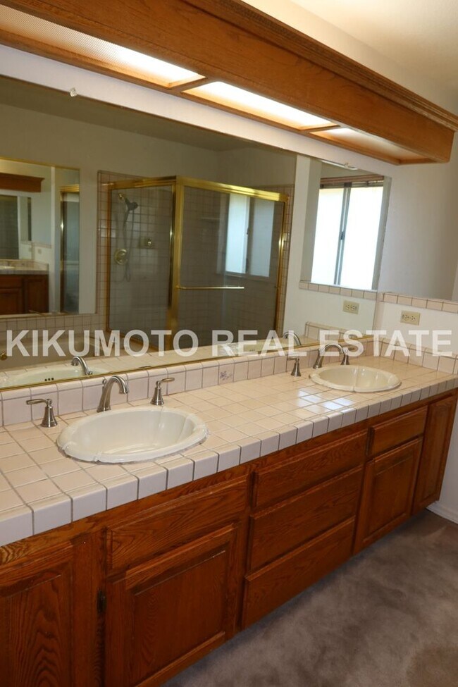 Building Photo - Riverlake 4 bedroom, 3 bath, 3 car home