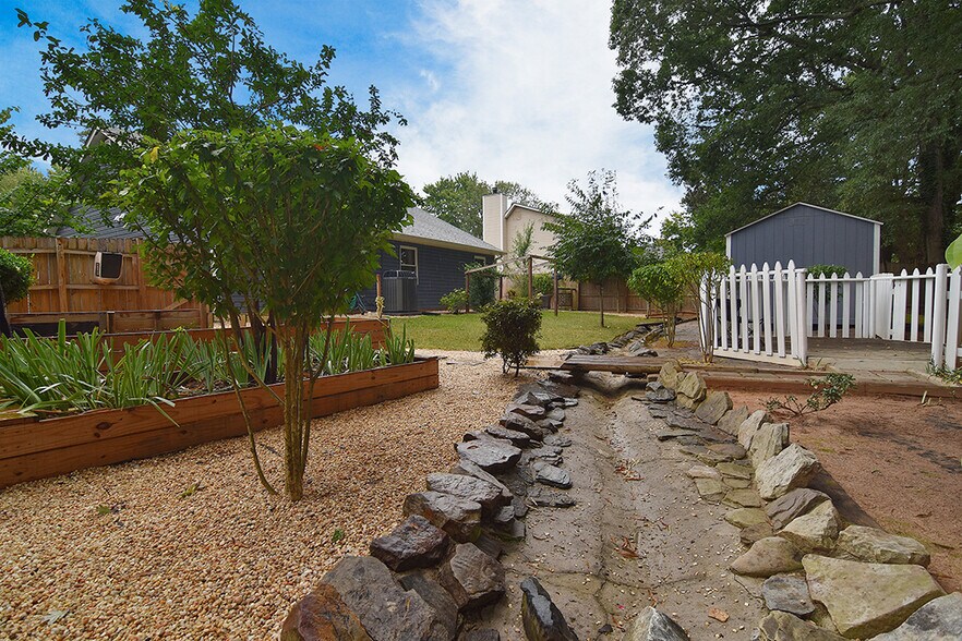 Building Photo - 16611 Glenfurness Dr