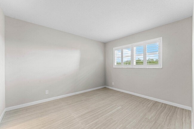 Building Photo - 2004 S Federal Hwy