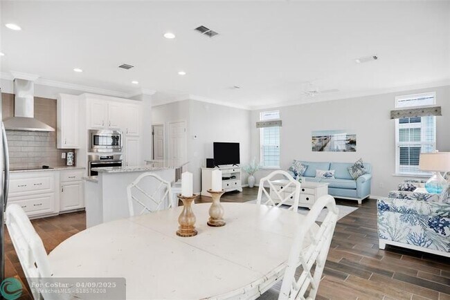 Building Photo - 423 E Intercoastal Dr