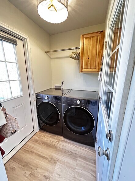 Building Photo - 4214 Englewood Blvd