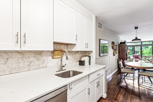 Building Photo - Chic Two-Level Condo in Prime SW Waterfront Location