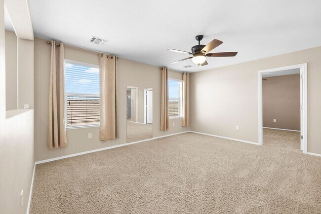 Building Photo - 4 Bedroom Home with Community Pool in Vail...