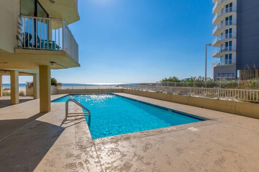 Building Photo - 505 E Beach Blvd