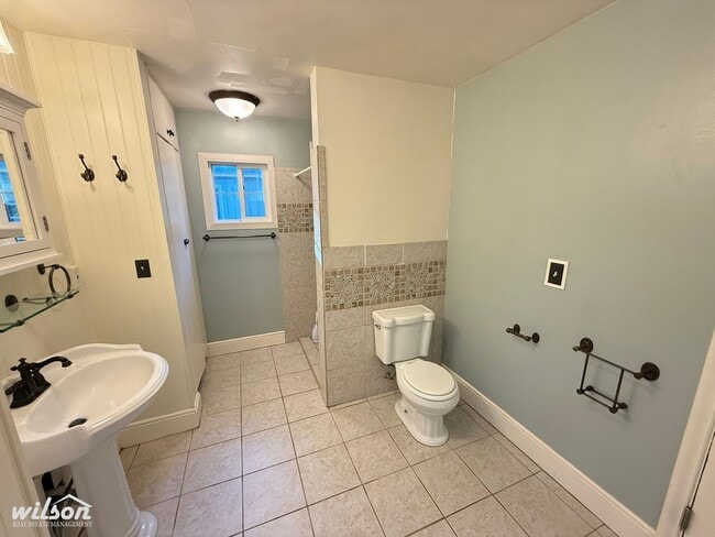 Building Photo - Beautiful 3bd/2ba Single Family Home near ...