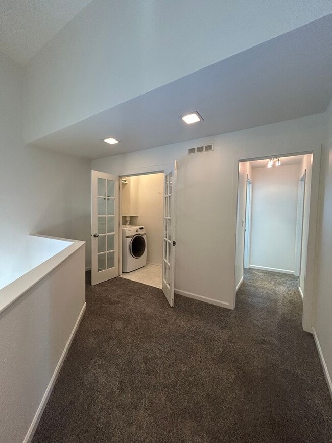 Building Photo - Century 21 Gold Rush - 3 Bed | 2 Bath | 2-Car Garage | End-Unit Condo (FAIRBANKS)