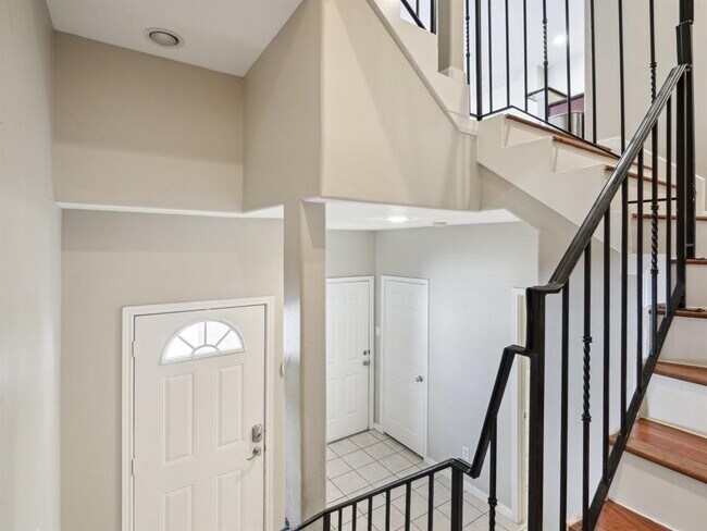 Building Photo - 4411 Koehler St