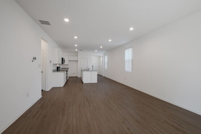 Building Photo - Lovely Rancho Primera Property