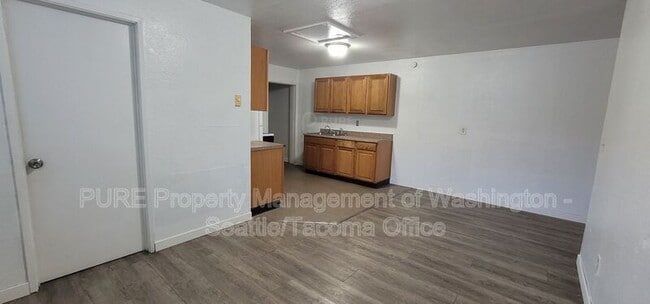 Building Photo - 1308 S 8th St