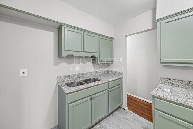 Building Photo - Berclair Beauty: Newly Renovated 3 Bed, 2 ...