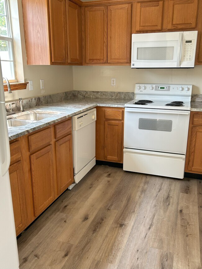 Building Photo - 836 Stonegate Ct