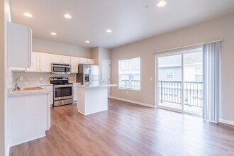 Building Photo - Fantastic Johnston Townhome Rental!