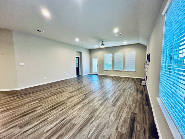 Building Photo - 1217 Antelope Passing Dr