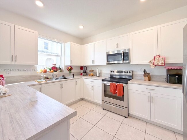 Building Photo - 2636 SE 13th Ct