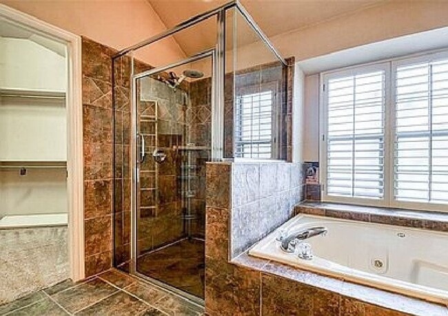 Building Photo - Gated Community! No Lawn Care!! Beautiful ...