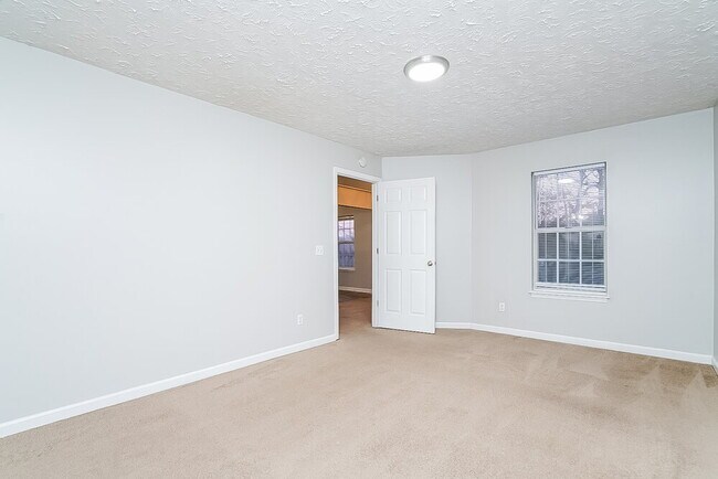Building Photo - 4033 Pepperwood Dr