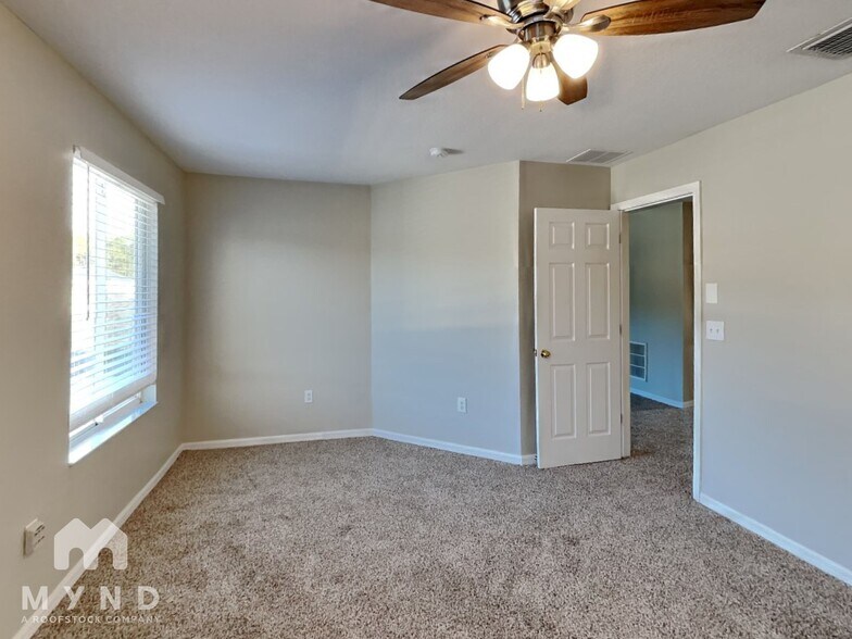 Building Photo - 4852 Barchetta Dr