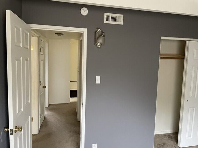 Building Photo - 908 N 70th St, Kansas City, KS 66112, USA