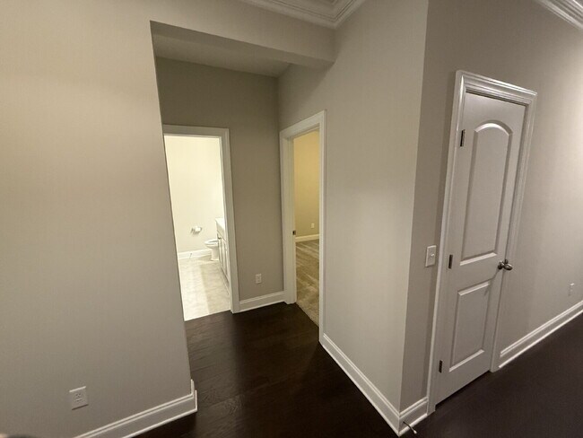 Building Photo - "Charming 3-Bedroom Retreat with 2 Baths w/bonus room and fenced yard!!