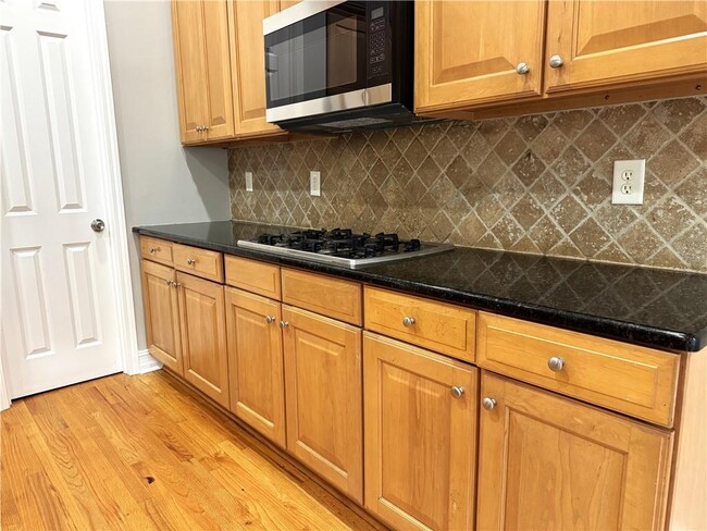 Building Photo - 889 Lenox Ct NE