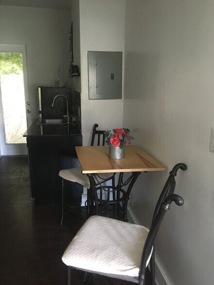 Building Photo - 935 10th St