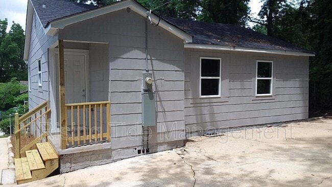 Building Photo - 1909 16th Ave N