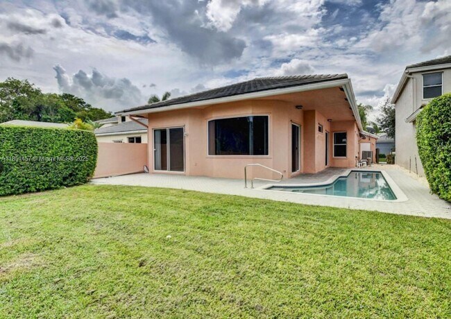 Building Photo - 8291 Hampton Wood Dr