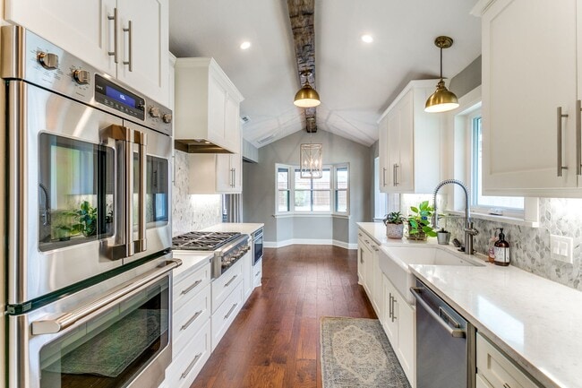 Building Photo - 4 bedroom with pool in Colleyville