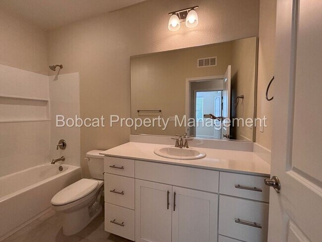 Building Photo - 852 Furlong Dr