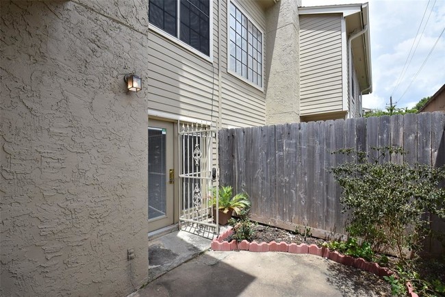 Building Photo - 7350 Kirby Dr