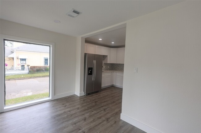 Building Photo - 602 Higgins St