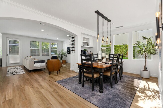 Building Photo - Luxury Living in San Clemente – 5 Bed, 3.5...