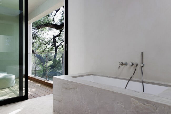 Building Photo - 2106 Matthews Dr