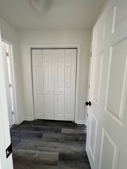 Building Photo - 829 Sylvan Dr