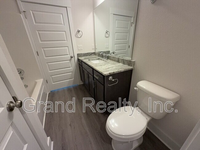 Building Photo - 5963 Cherry Hill Cir