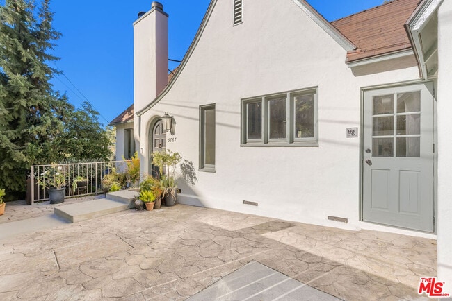 Building Photo - 5767 Tuxedo Terrace