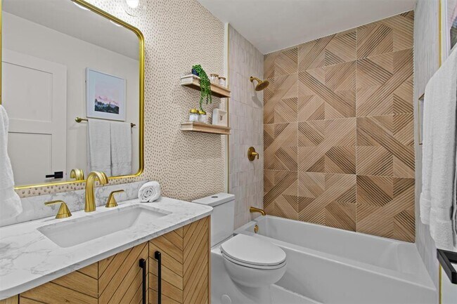 Building Photo - 5102 Summerset Trail