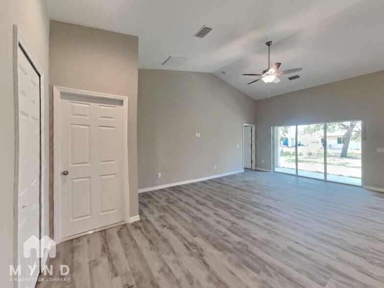 Building Photo - 2423 Mindlin Ln