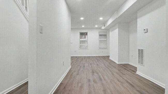 Building Photo - 1028 Kenyon St NW