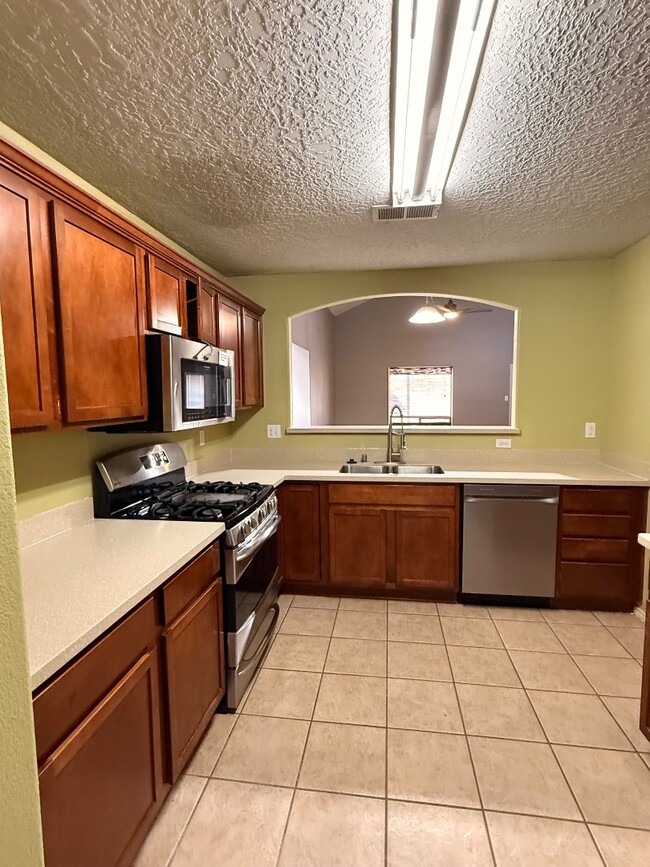 Building Photo - 2103 N Ensenada Cir SE