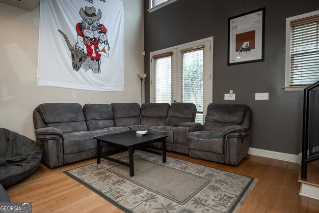 Building Photo - 118 Ruth Dr