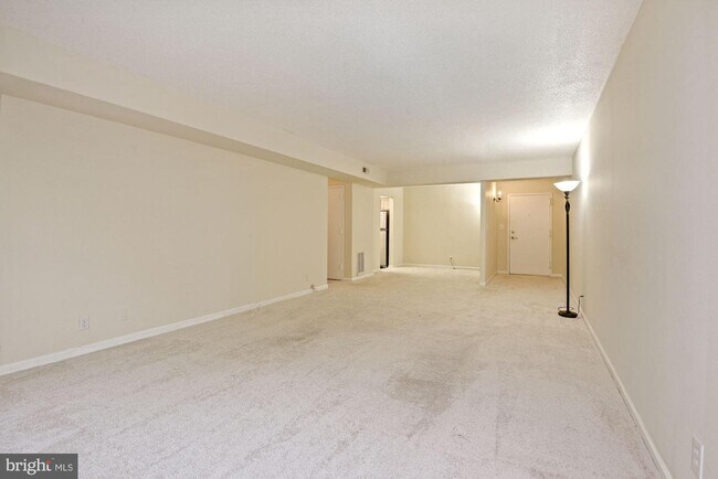 Building Photo - 7640 Provincial Dr