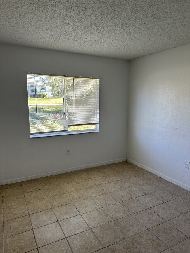 Building Photo - FIRST MONTH FREE!! 4 Bedroom, 2 Bathroom, ...